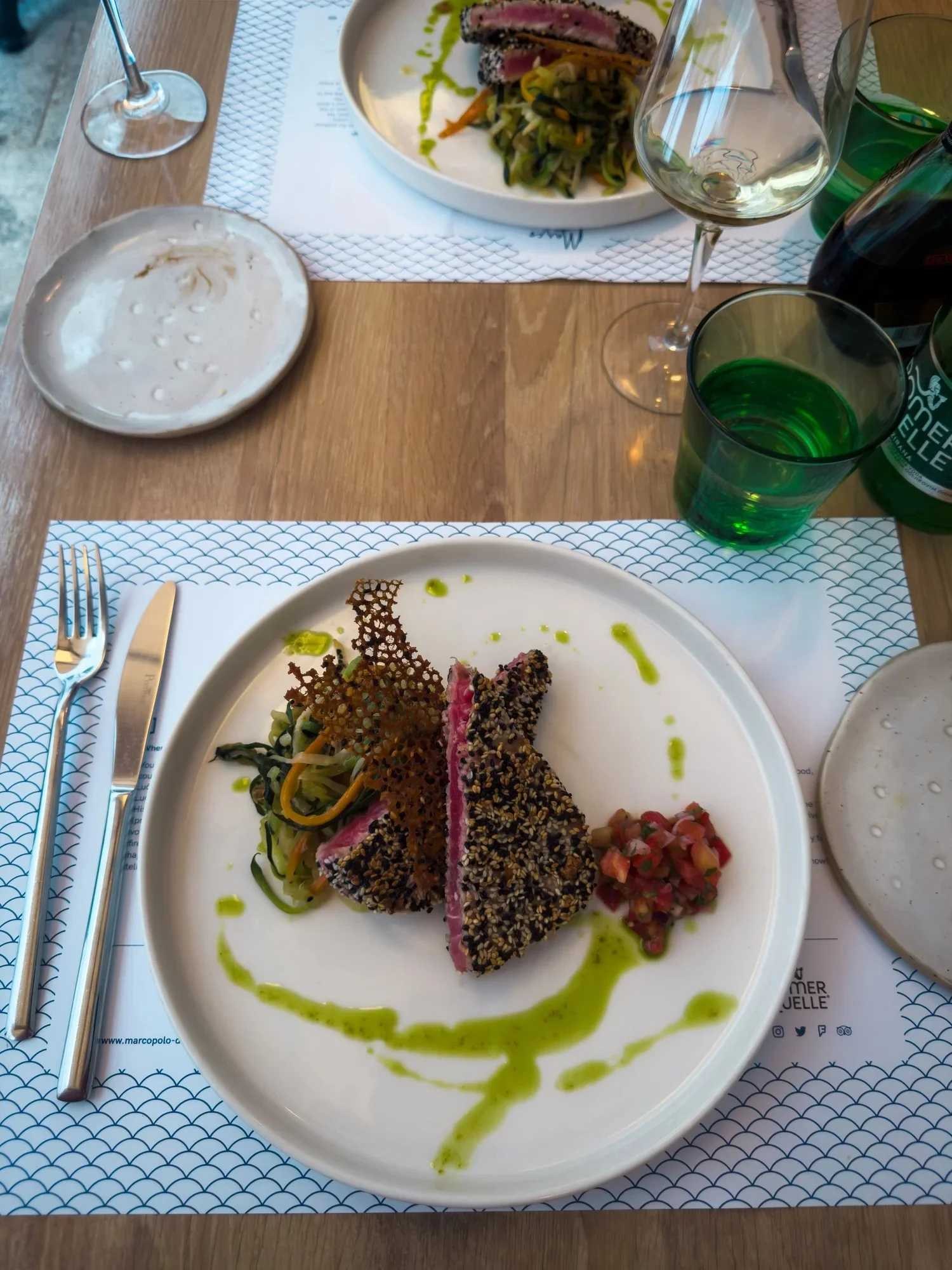 Sesame-crusted tuna steak with courgette spaghetti at Restaurant Marco Polo